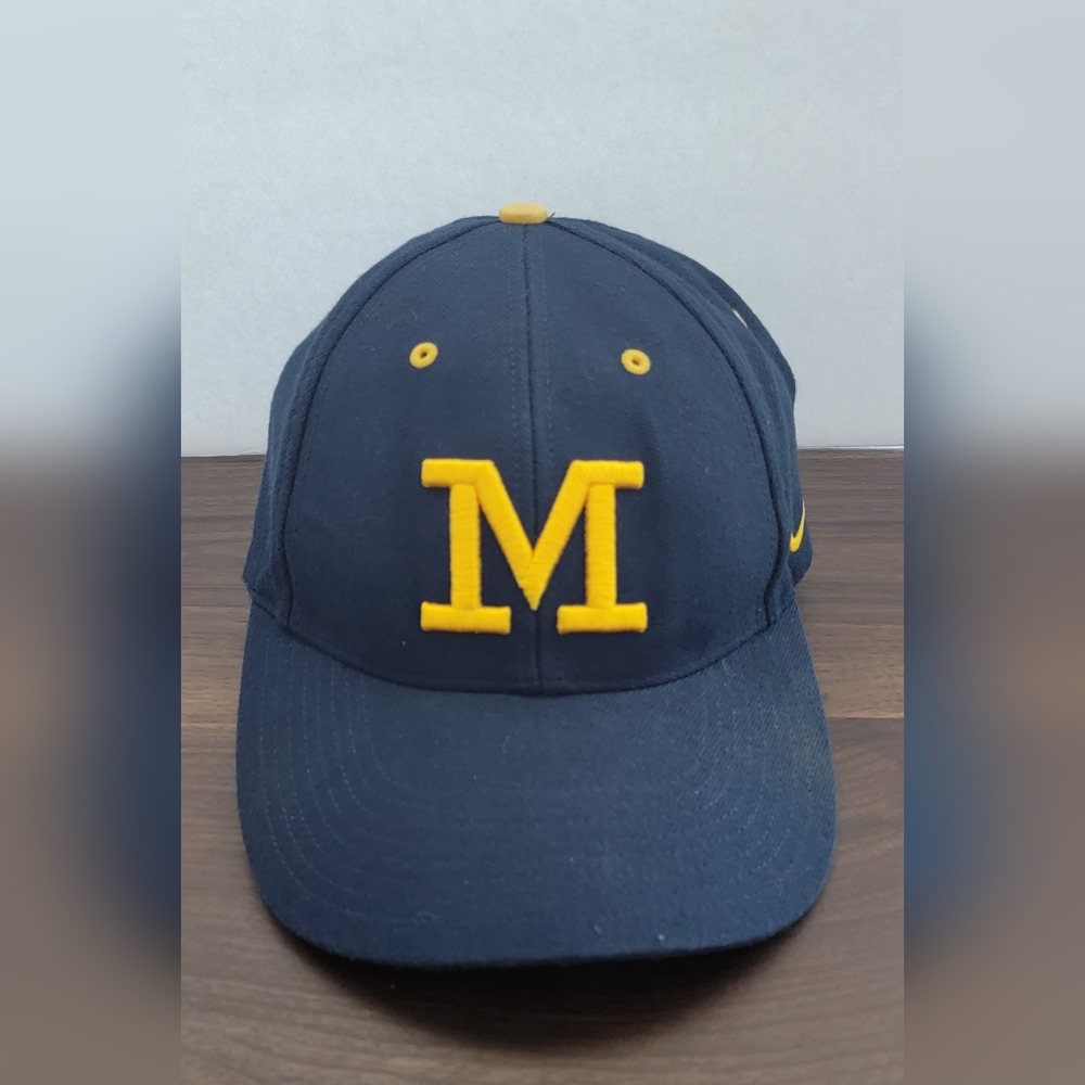 VTG Nike University Of Michigan Maize Block M Hook And Loop Adjustable Blue Hat